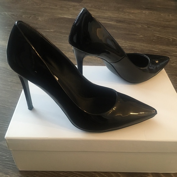 Huntd Vegan Patent Black Classic Pumps - Picture 7 of 10